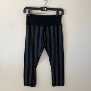 LuLulemon Crop Vertical Stripe Wunder Under Leggings- Size 4
